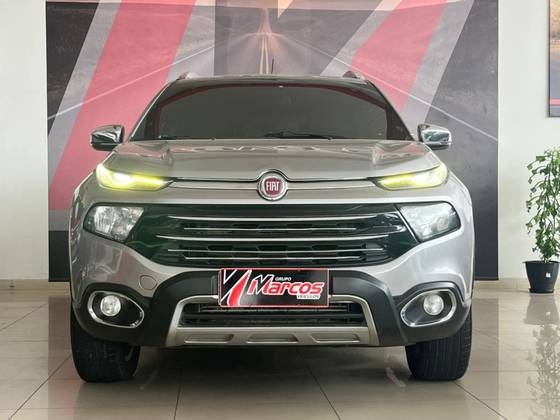 FIAT TORO 2.0 16V TURBO DIESEL RANCH 4WD AT9 FIAT TORO 2.0 16V TURBO DIESEL RANCH 4WD AT9